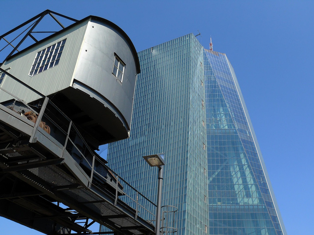 小型噴泉設備價格探討，影響因素及市場行情分析